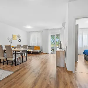 https://neea-apartmani.in-istria.net