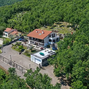 https://grosses-reihenhaus-mit-viel-grun-und-meerblick.in-istria.net