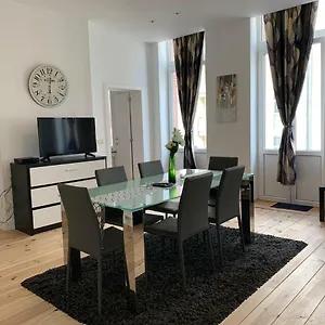 Modern First Floor Appartamento